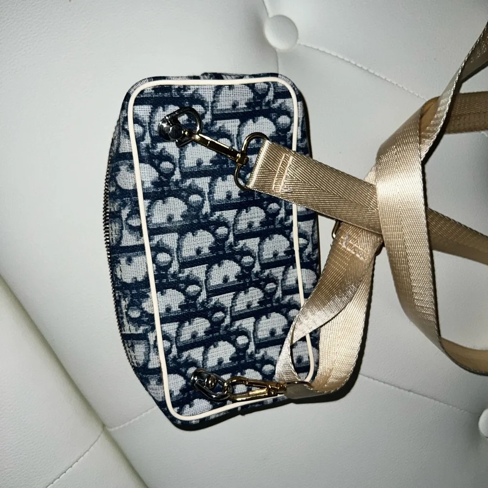 Dior vintage waist bag. This is a reposh, I’ve had it a 4 years. Great piece. - Picture 2 of 6